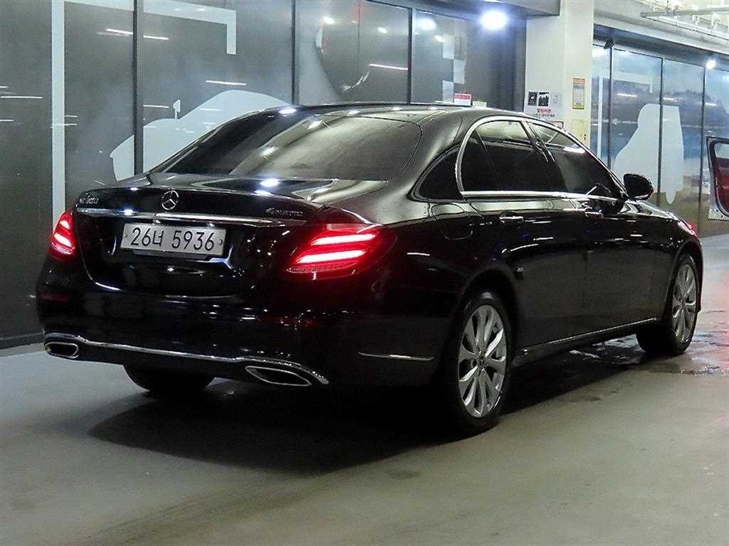 벤츠 E 클래스 E-클래스 W213 E300 4MATIC 익스클루시브 이미지 4