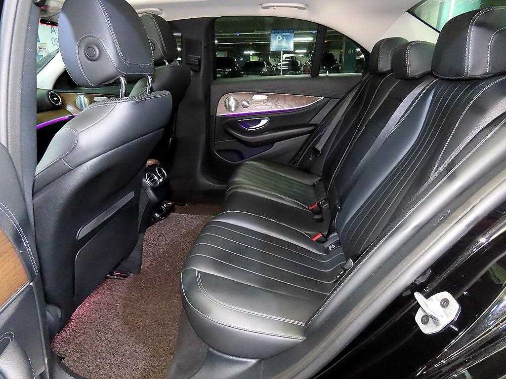 벤츠 E 클래스 E-클래스 W213 E300 4MATIC 익스클루시브 이미지 7