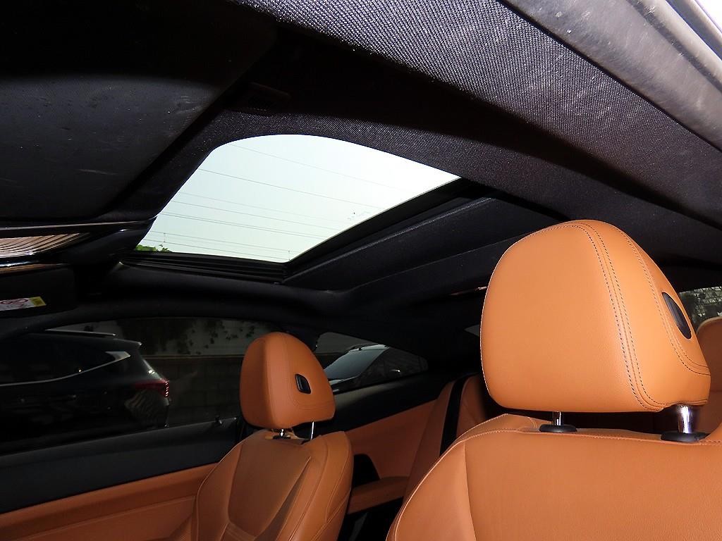 BMW 4시리즈 4시리즈 (G22) 420i 쿠페 M 스포츠 이미지 17