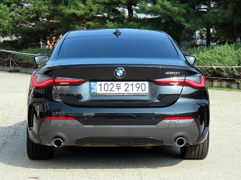 BMW 4시리즈 4시리즈 (G22) 420i 쿠페 M 스포츠 이미지 4