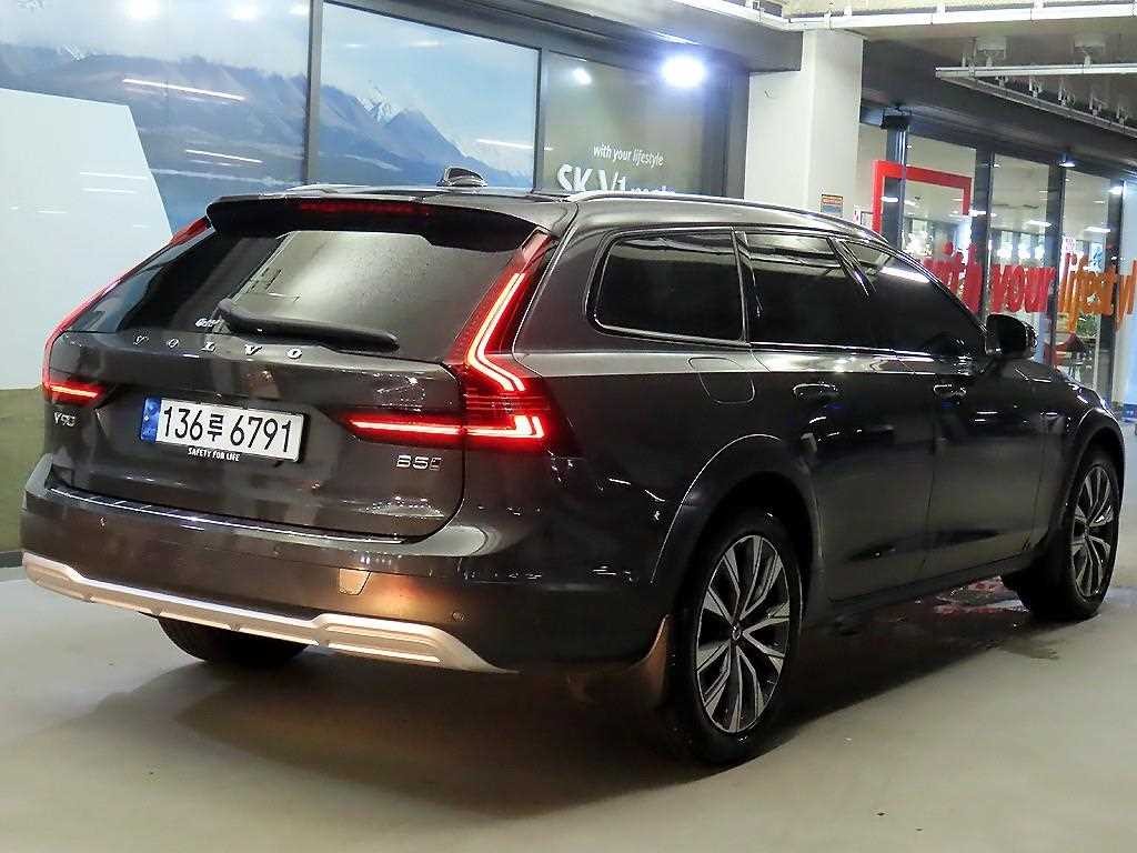 볼보 V90 V90 크로스컨트리 B6 AWD PRO 이미지 4