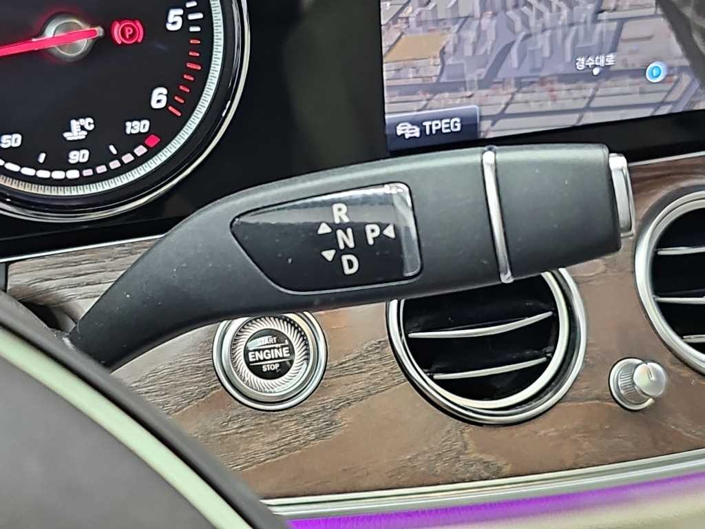 벤츠 E 클래스 E-클래스 W213 E220d 익스클루시브 이미지 8