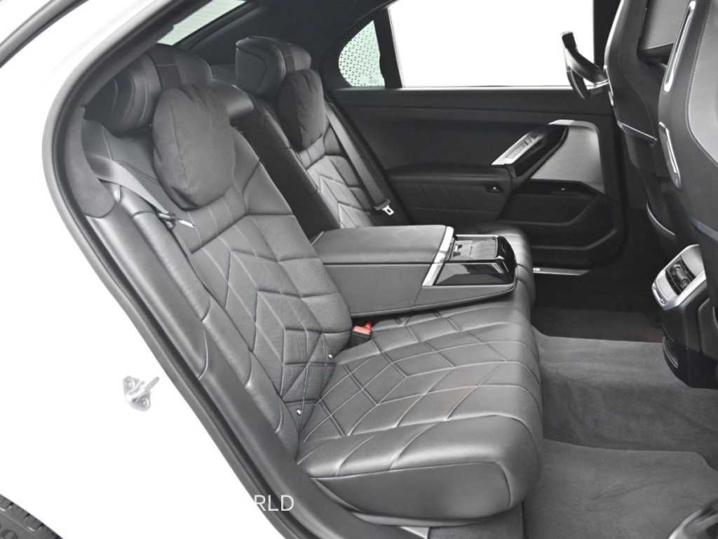 BMW 7시리즈 7시리즈 (G70) 740d xDrive 디자인 퓨어 엑셀런스 이미지 12