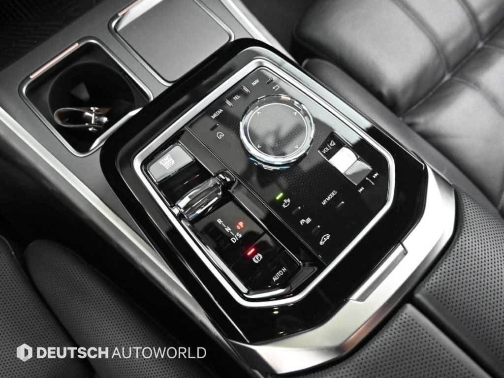 BMW 7시리즈 7시리즈 (G70) 740d xDrive 디자인 퓨어 엑셀런스 이미지 9