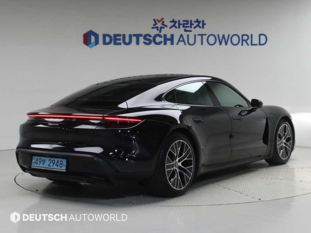 포르쉐 타이칸 베이스 이미지 2