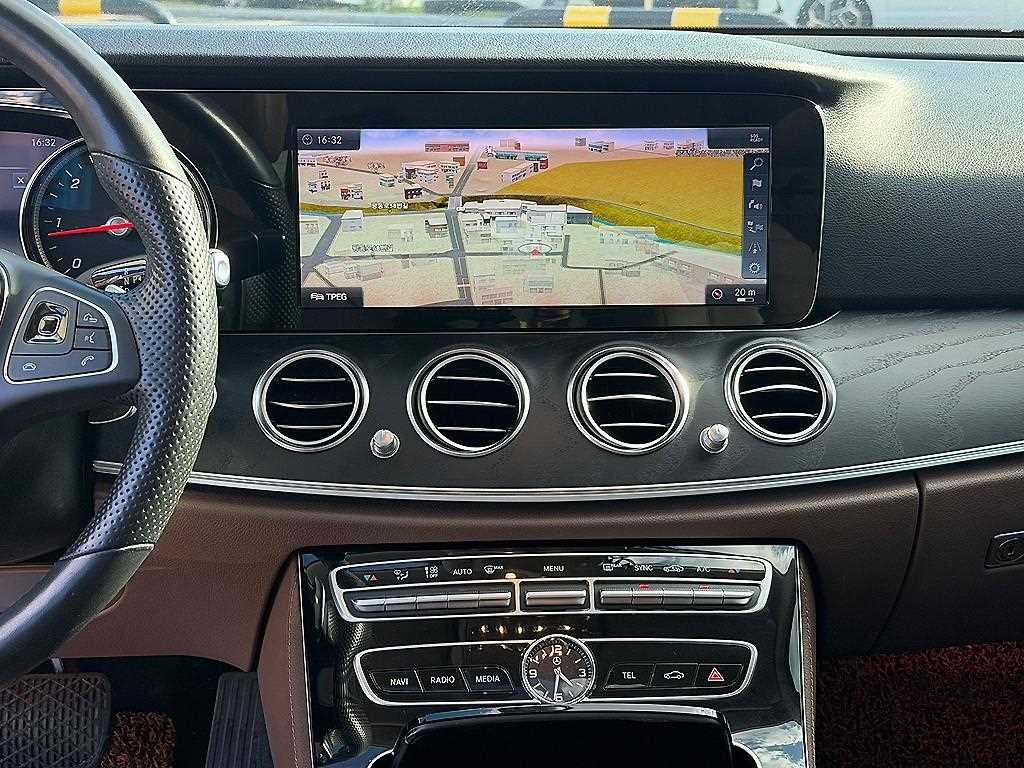 벤츠 E 클래스 E-클래스 W213 E220d 아방가르드 이미지 10