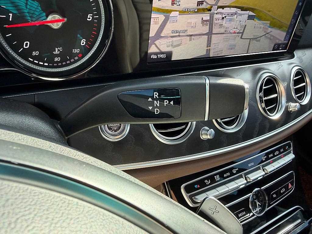 벤츠 E 클래스 E-클래스 W213 E220d 아방가르드 이미지 11