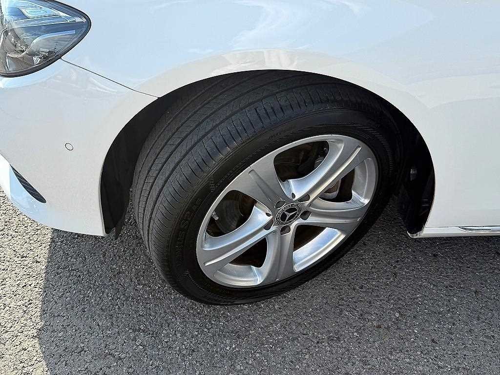 벤츠 E 클래스 E-클래스 W213 E220d 아방가르드 이미지 20