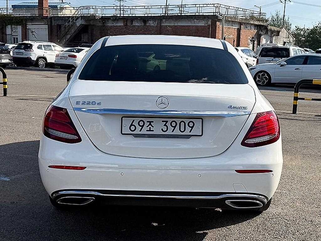 벤츠 E 클래스 E-클래스 W213 E220d 아방가르드 이미지 3