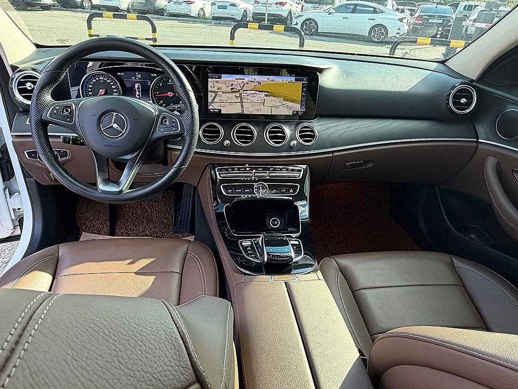 벤츠 E 클래스 E-클래스 W213 E220d 아방가르드 이미지 5