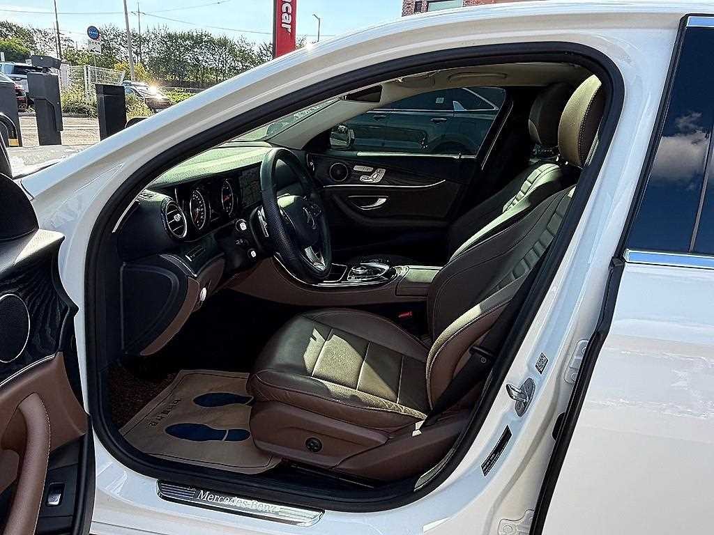 벤츠 E 클래스 E-클래스 W213 E220d 아방가르드 이미지 6