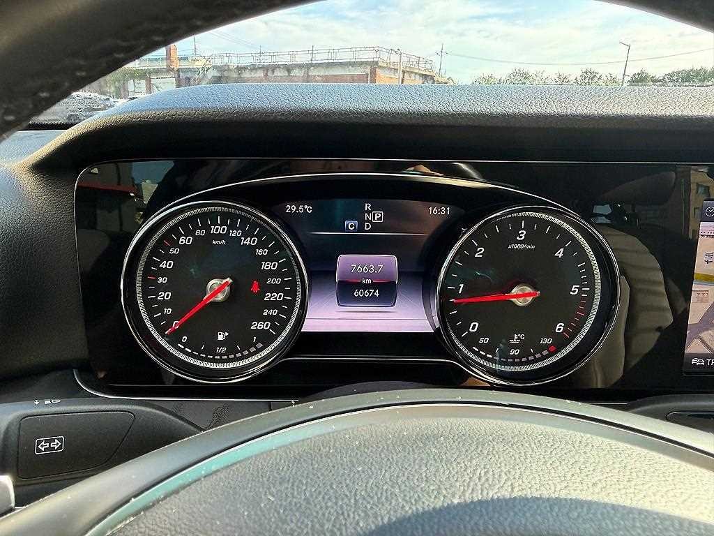 벤츠 E 클래스 E-클래스 W213 E220d 아방가르드 이미지 9