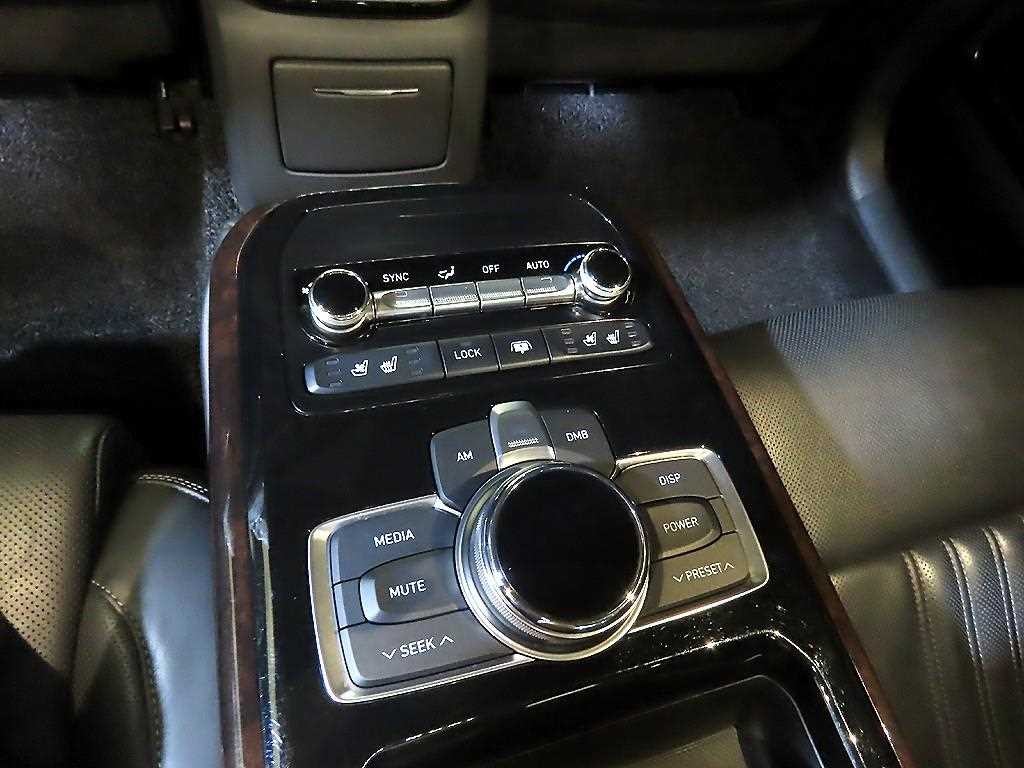 제네시스 EQ900 3.8 GDI AWD 프리미엄 럭셔리 이미지 17