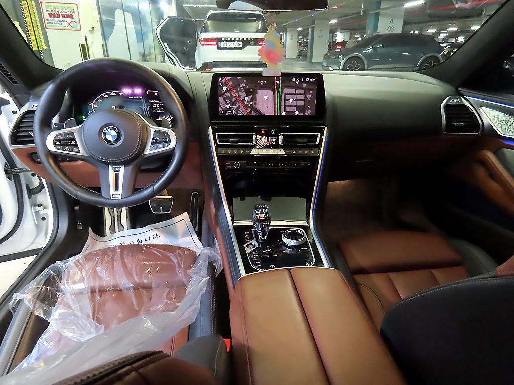 BMW 8시리즈 8시리즈 (G15) M850i xDrive 그란 쿠페 이미지 10