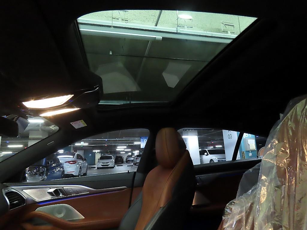 BMW 8시리즈 8시리즈 (G15) M850i xDrive 그란 쿠페 이미지 17