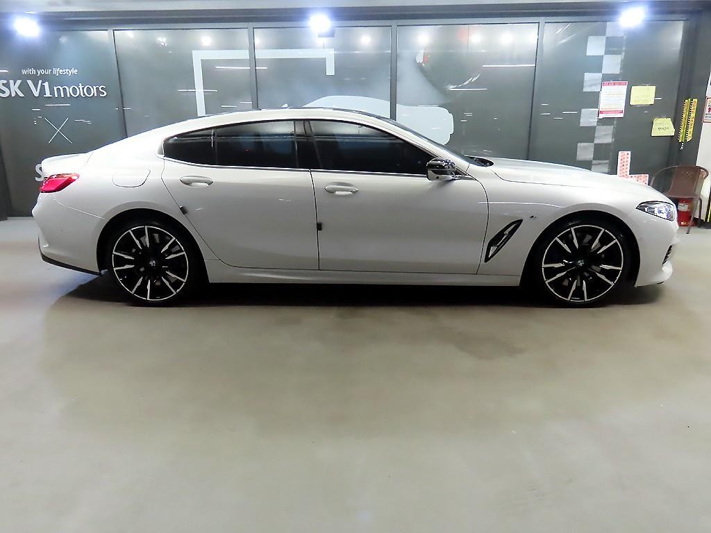 BMW 8시리즈 8시리즈 (G15) M850i xDrive 그란 쿠페 이미지 3