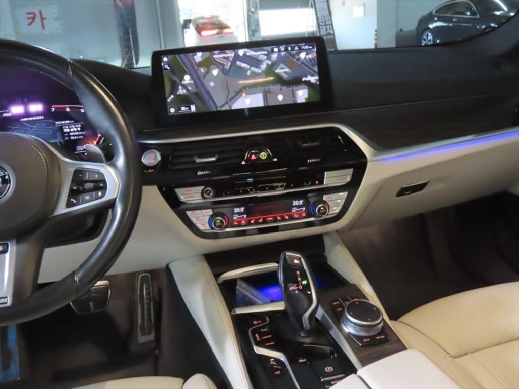 BMW 5시리즈 5시리즈 (G30) M550i xDrive 이미지 16