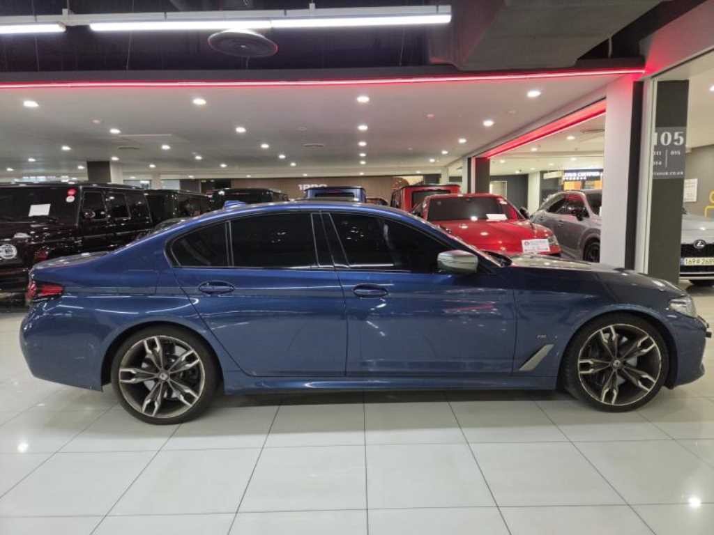 BMW 5시리즈 5시리즈 (G30) M550i xDrive 이미지 2