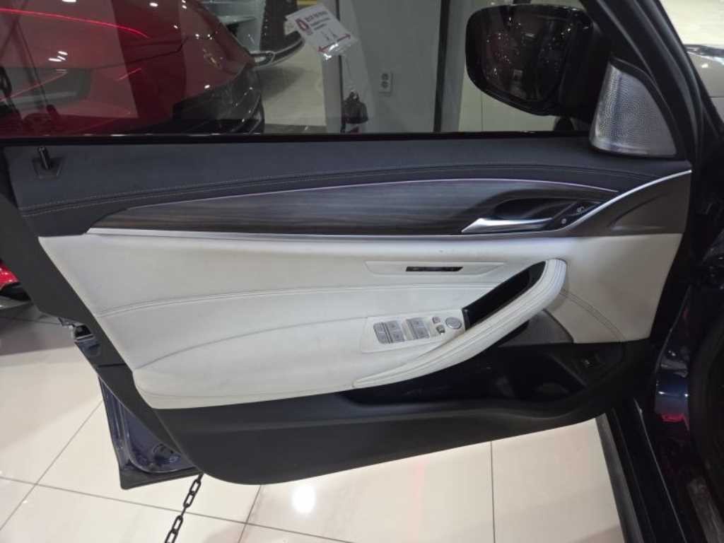 BMW 5시리즈 5시리즈 (G30) M550i xDrive 이미지 5