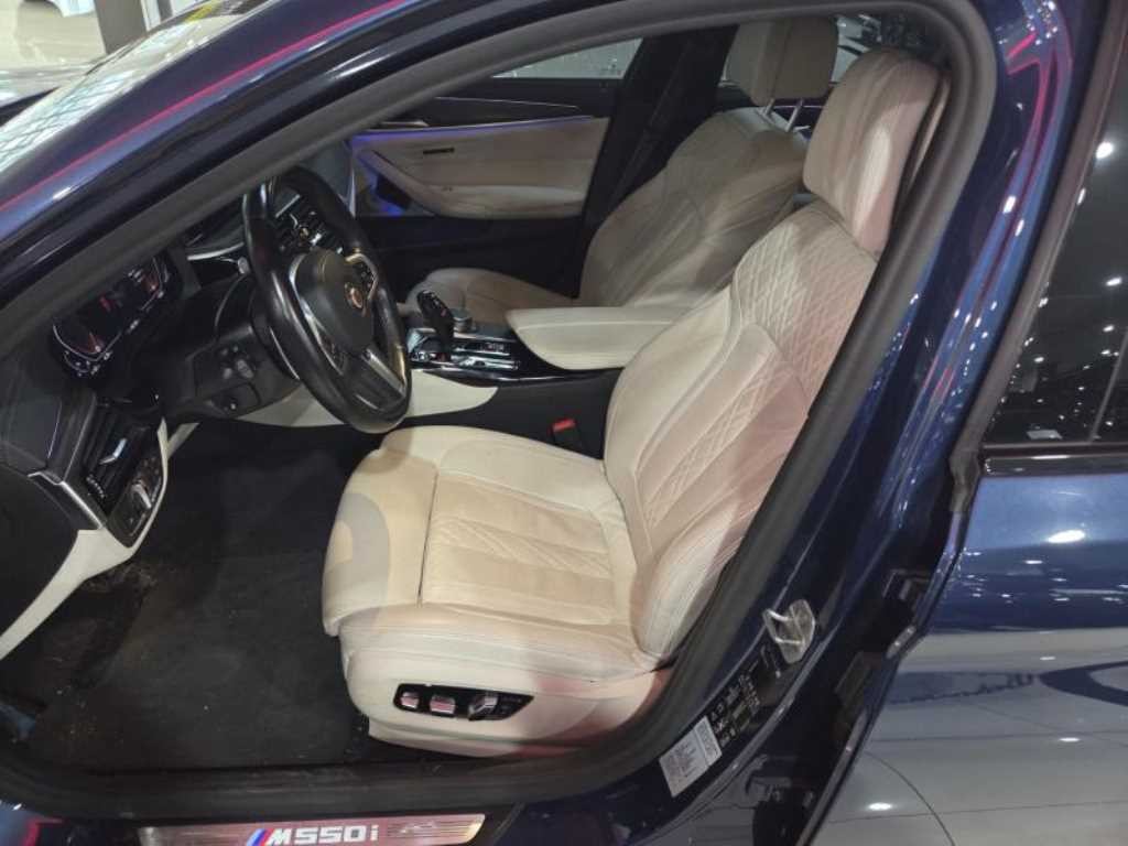 BMW 5시리즈 5시리즈 (G30) M550i xDrive 이미지 6