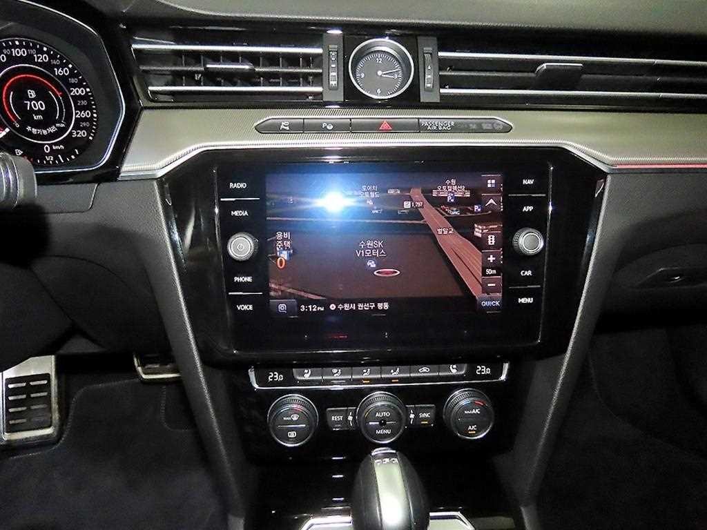 폭스바겐 아테온 2.0 TDI 엘레강스 프레스티지 이미지 11