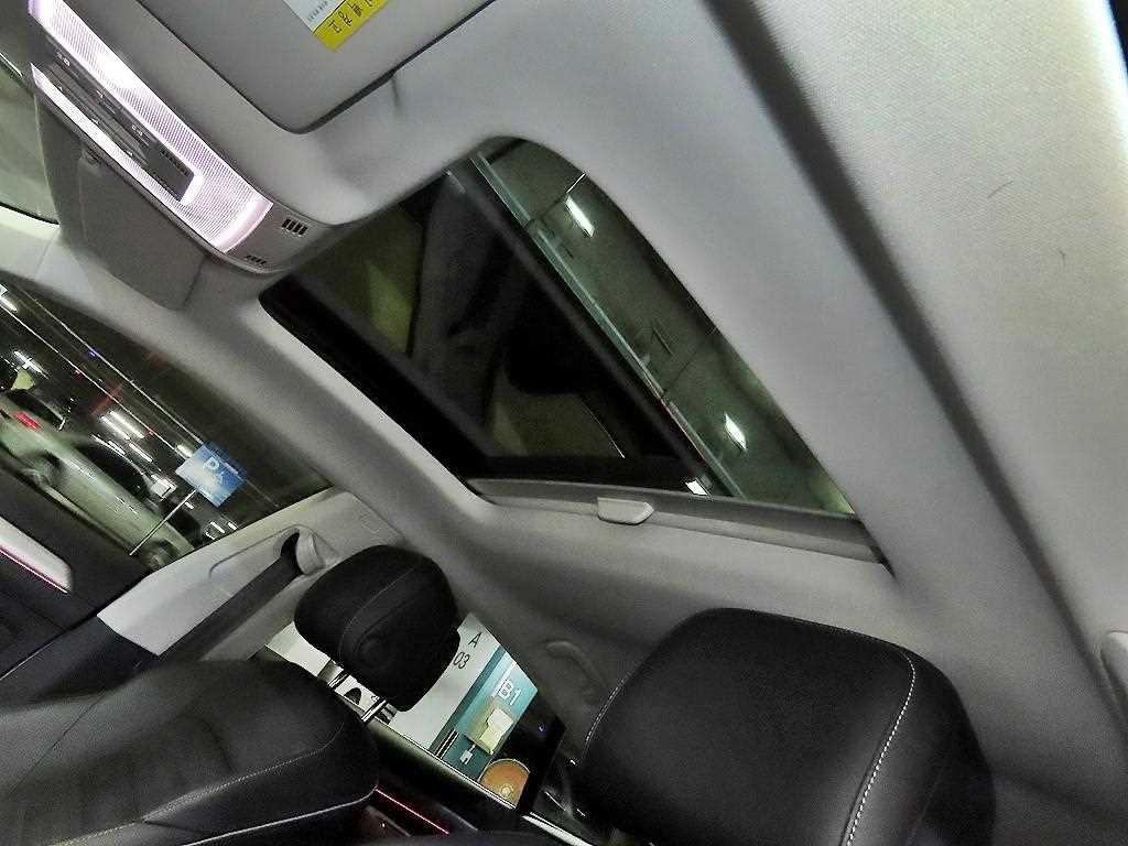 폭스바겐 아테온 2.0 TDI 엘레강스 프레스티지 이미지 17