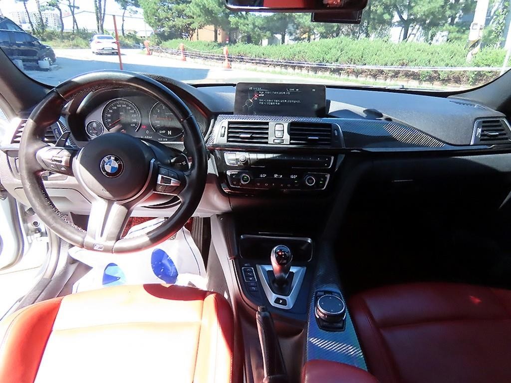 BMW 3시리즈 M3 (F80, E90) M3 세단 이미지 7