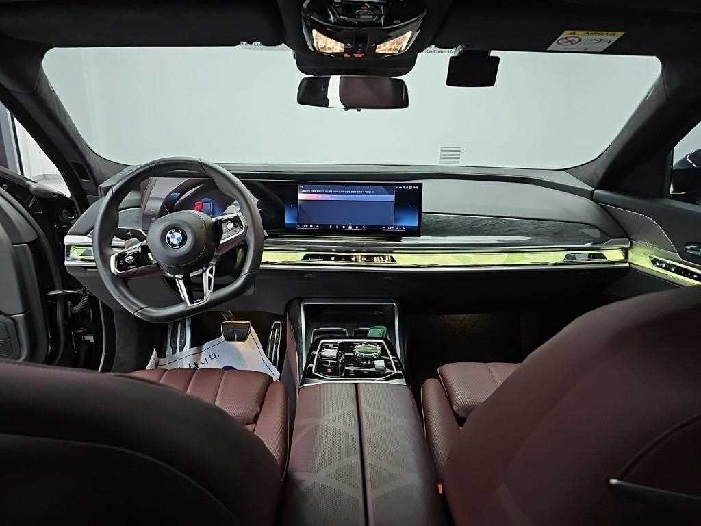 BMW 7시리즈 7시리즈 (G70) 740i sDrive M 스포츠 이미지 7