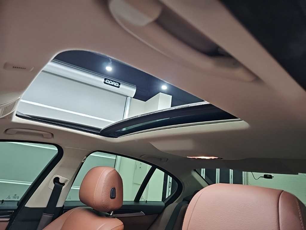 BMW 5시리즈 5시리즈 (F10) 528i xDrive M 에어로 다이나믹 이미지 14