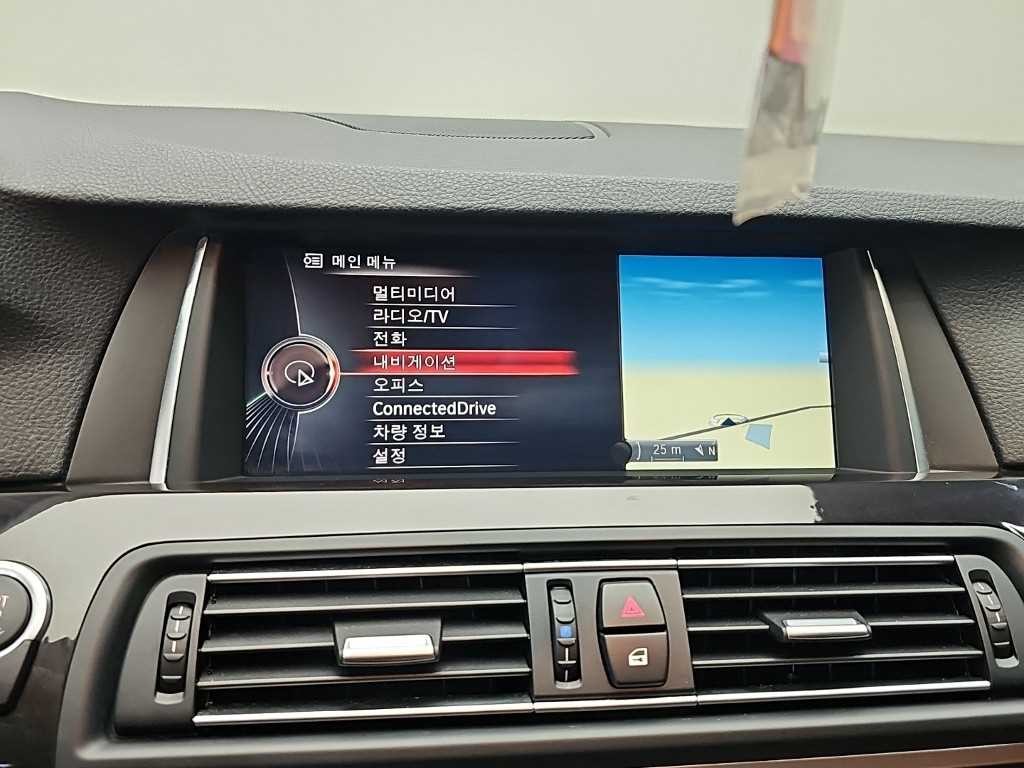 BMW 5시리즈 5시리즈 (F10) 528i xDrive M 에어로 다이나믹 이미지 15