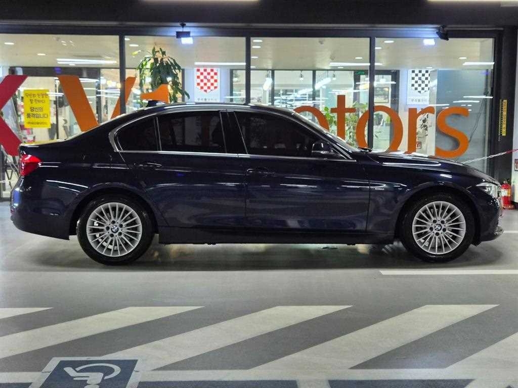 BMW 3시리즈 3시리즈 (F30) 320i 럭셔리 이미지 3
