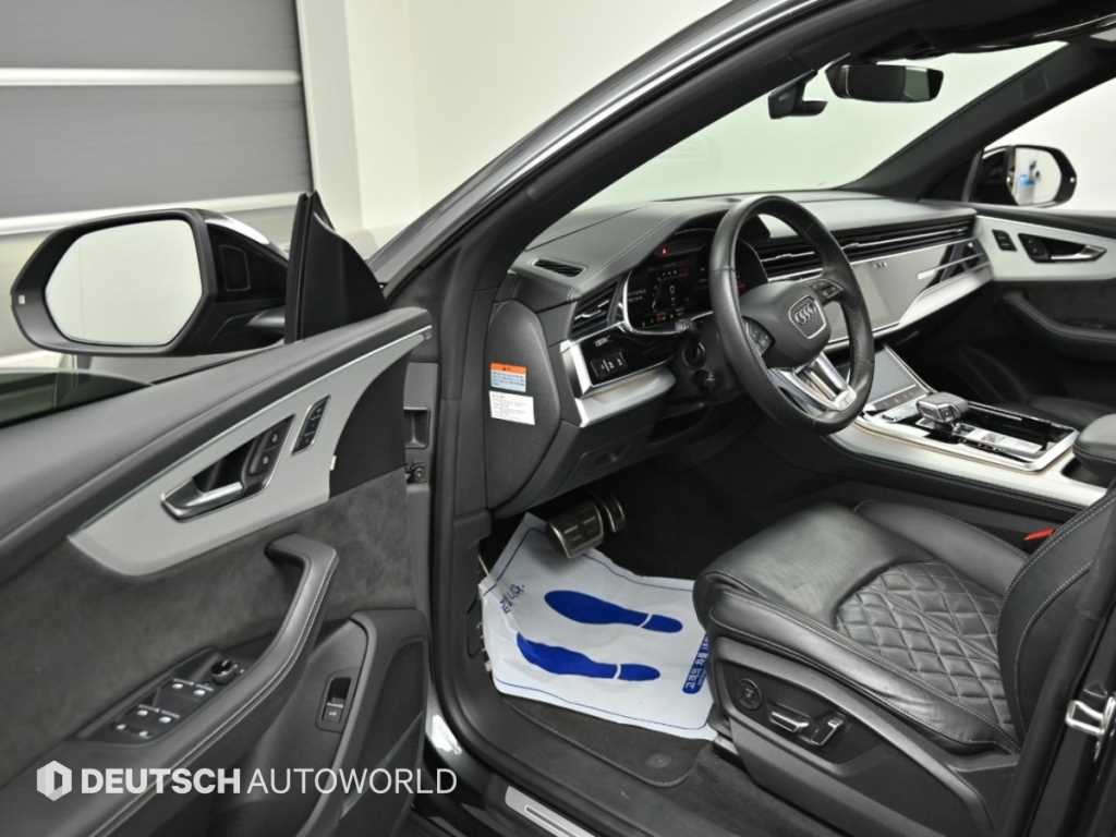 아우디 Q8 55 TFSI 콰트로 프리미엄 이미지 11