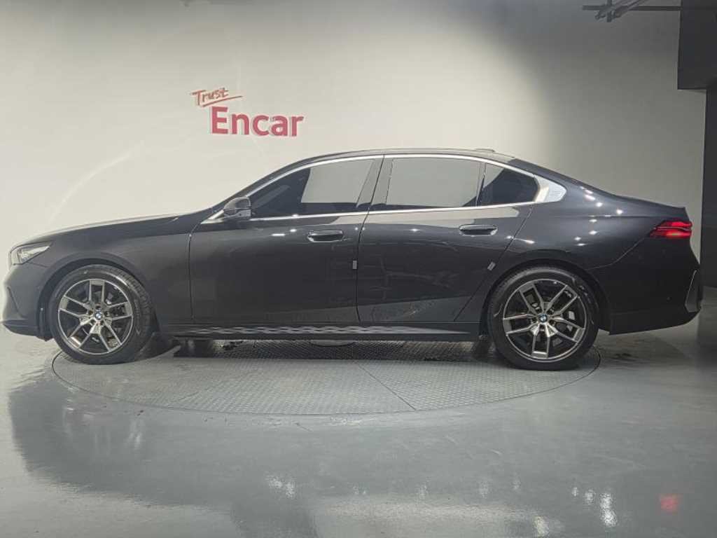 BMW 5시리즈 5시리즈 (G60) 520i M 스포츠 이미지 5