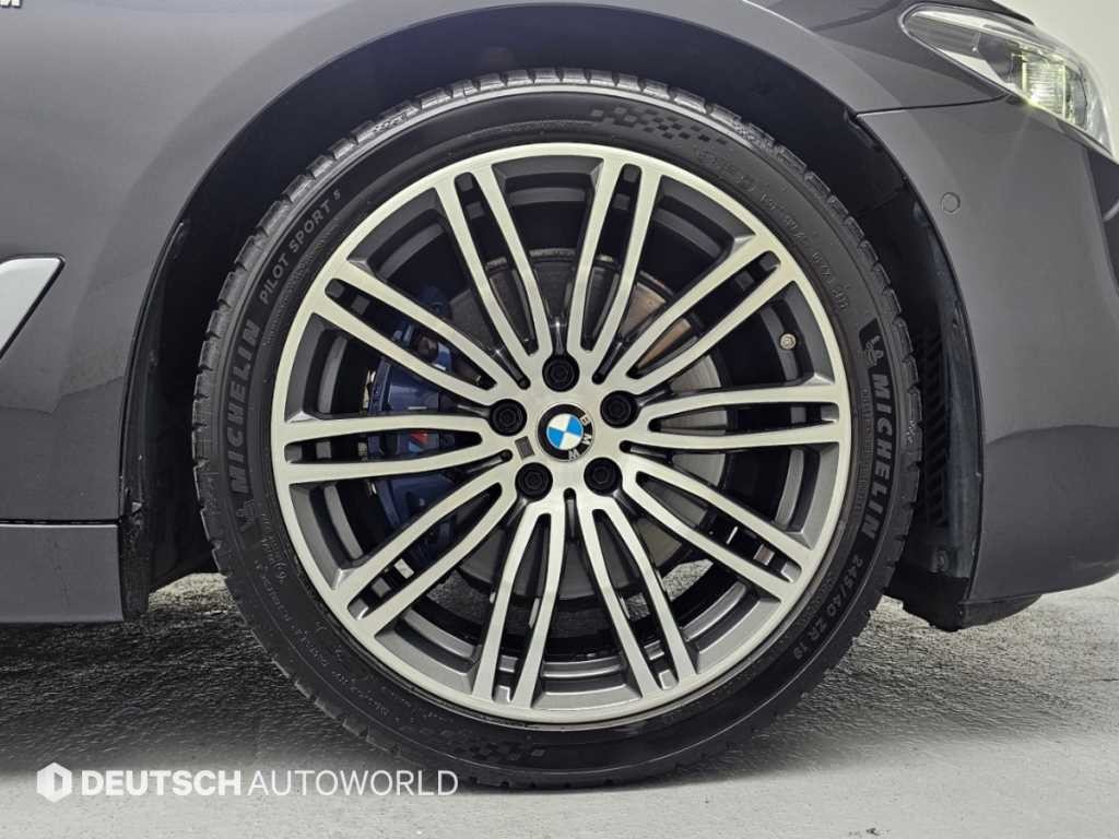 BMW 5시리즈 5시리즈 (G30) 530i M 스포츠 플러스 이미지 5
