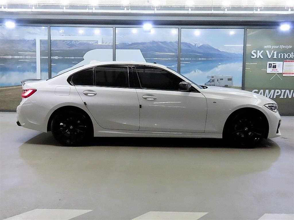 BMW 3시리즈 3시리즈 (G20) 320i M 스포츠 이미지 3