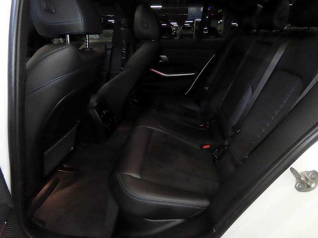BMW 3시리즈 3시리즈 (G20) 320i M 스포츠 이미지 7