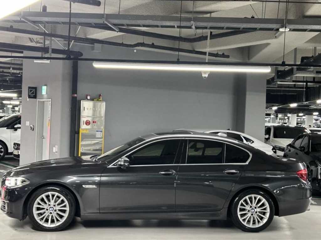 BMW 5시리즈 5시리즈 (F10) 520d 럭셔리 이미지 3