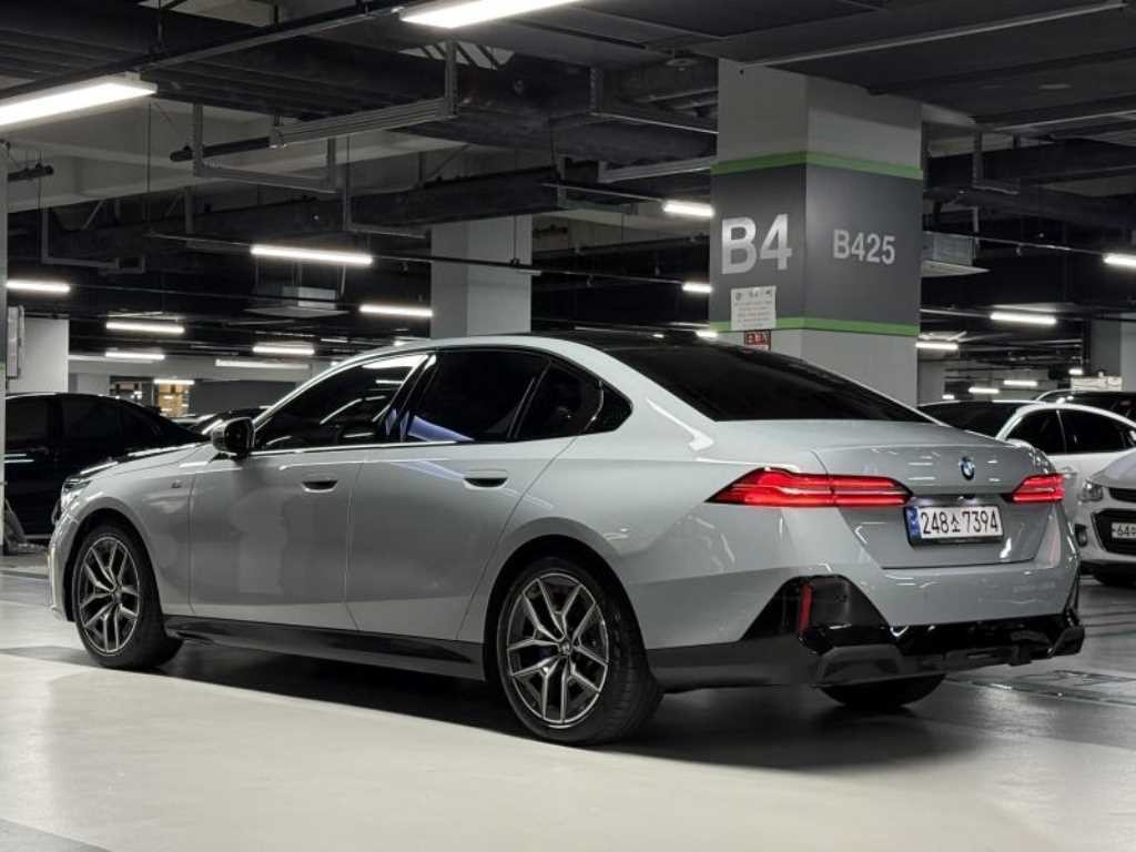 BMW 5시리즈 5시리즈 (G60) 520i M 스포츠 이미지 2