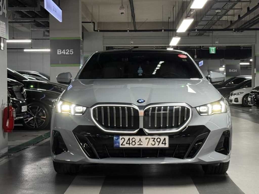 BMW 5시리즈 5시리즈 (G60) 520i M 스포츠 이미지 3