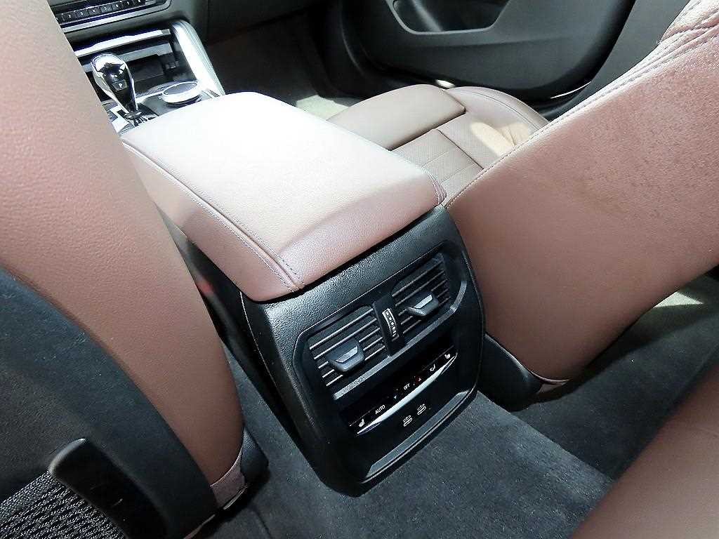 BMW 4시리즈 4시리즈 (G22) 420d 그란쿠페 M 스포츠 퍼스트 에디션 이미지 15