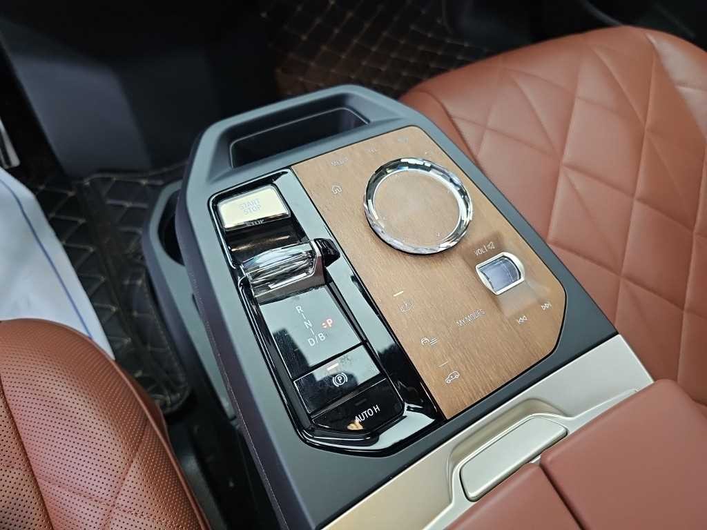 BMW iX M60 이미지 8
