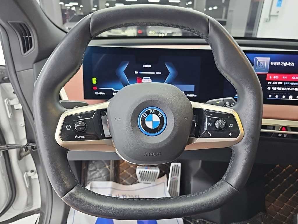 BMW iX M60 이미지 9
