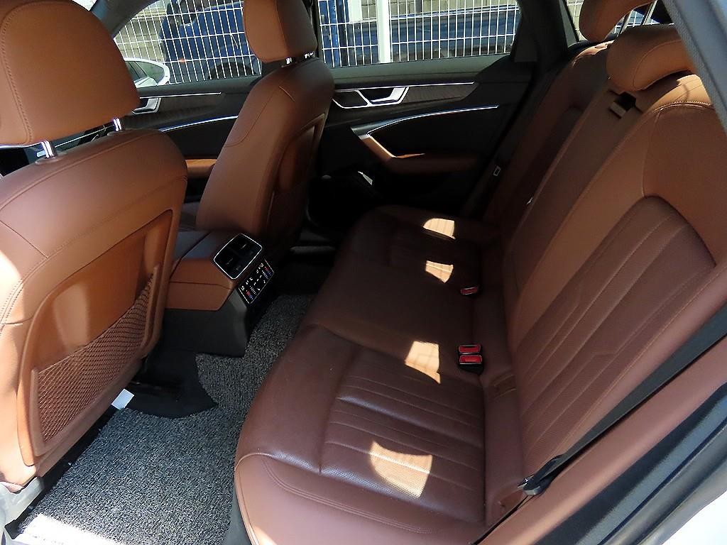 아우디 A6 A6 (C8) 45 TFSI 프리미엄 이미지 6