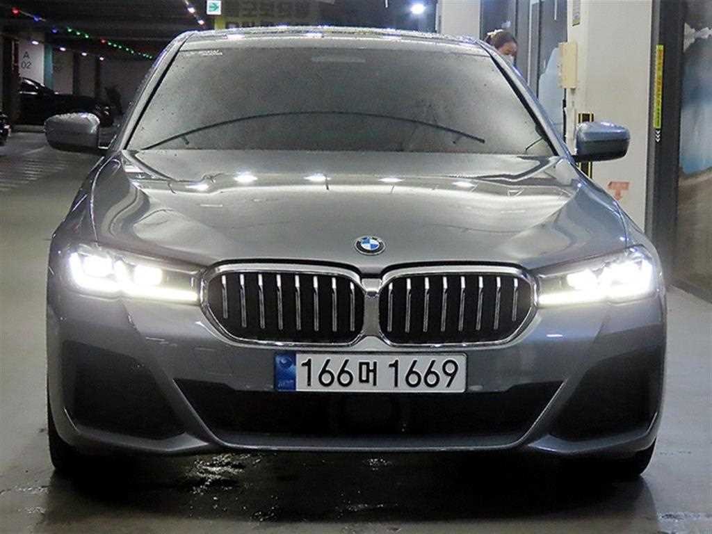 BMW 5시리즈 5시리즈 (G30) 523d xDrive M 스포츠 이미지 1