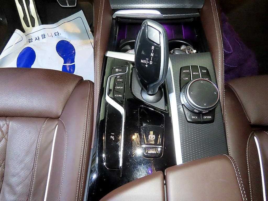 BMW 5시리즈 5시리즈 (G30) 523d xDrive M 스포츠 이미지 12