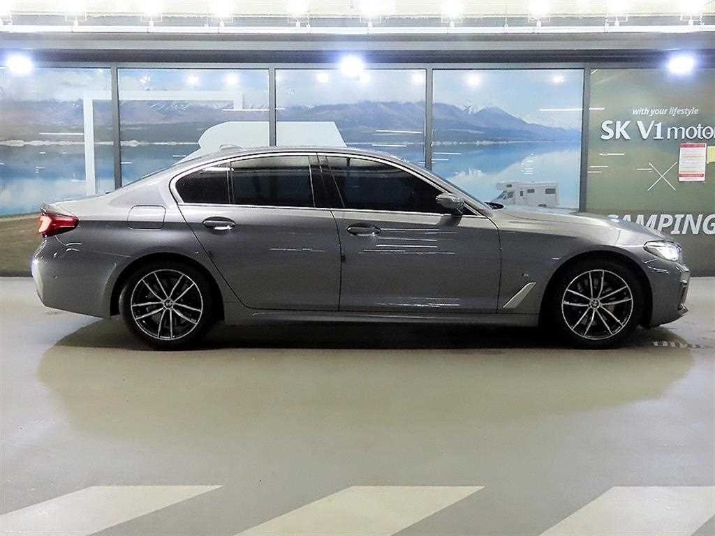 BMW 5시리즈 5시리즈 (G30) 523d xDrive M 스포츠 이미지 3