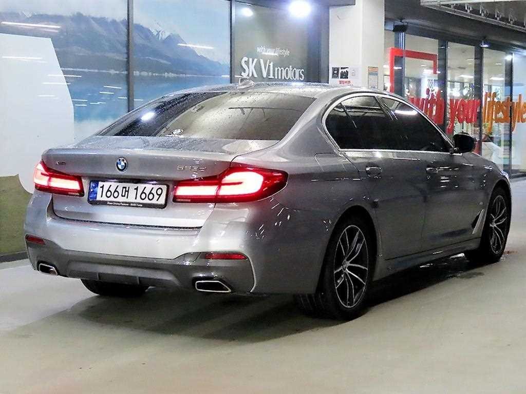 BMW 5시리즈 5시리즈 (G30) 523d xDrive M 스포츠 이미지 4