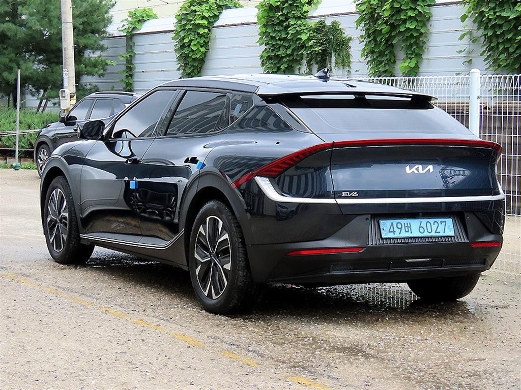 기아 EV6 스탠다드 AWD 에어 이미지 3