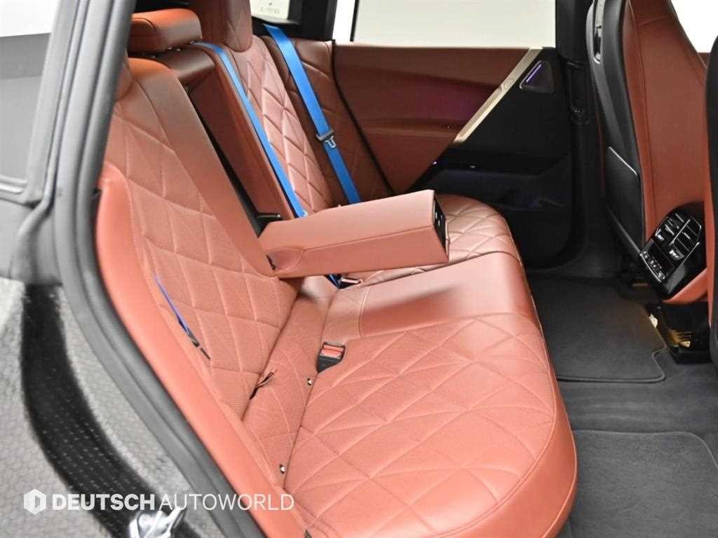 BMW iX xDrive 50 스포츠 플러스 이미지 12