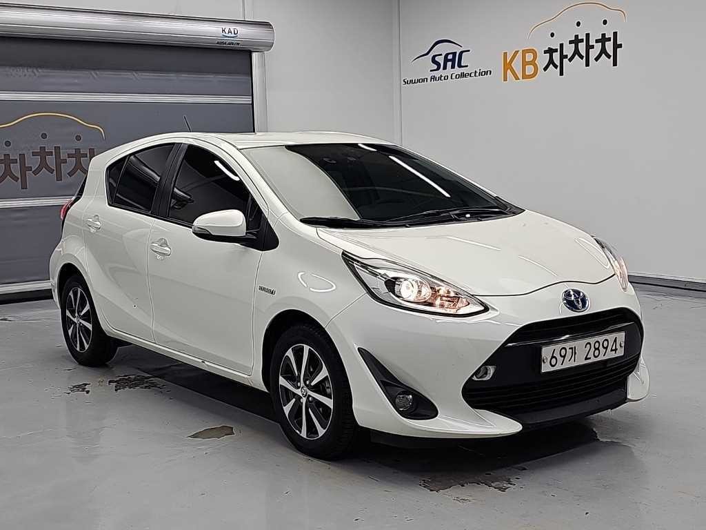 토요타 프리우스 프리우스C 1.5 이미지 4